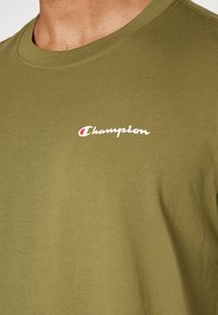 Champion ICONS CREWNECK WITH SMALL LOGO - T-shirts print - olive