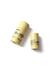 Naturalny dezodorant w żółtym cylindrycznym opakowaniu, z czarnym napisem informującym o zapachu i rozmiarze. Pokazane dwa rozmiary.