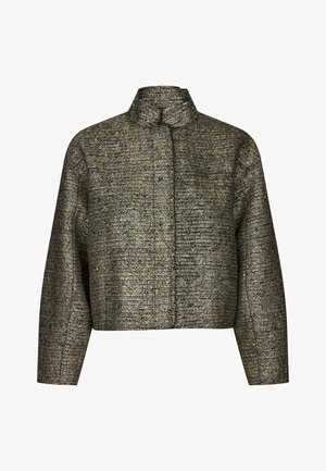 Kurz geschnittene Jacke aus metallisch gewirktem Stoff in Schwarz und Gold, mit hohem Kragen und überschnittenen Schultern. Die Textur erscheint gewebt.