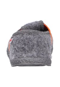 Grijze gevoerde slipper met een oranje accent, textielmateriaal en een rubberen zool. Heeft een afgeronde neus en een zachte, fuzzy uitstraling.