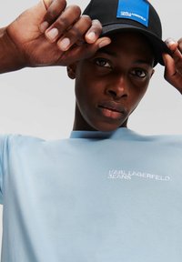 Karl Lagerfeld Jeans LOGO SLIM-FIT - Paprasti marškinėliai - blue fog