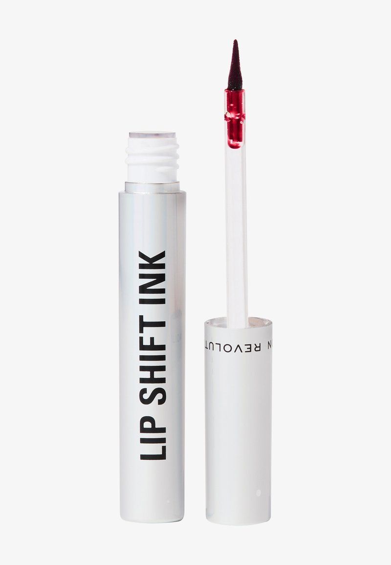 Lip Shift Ink vloeibare lipstick in een slanke zilveren verpakking. Heldere wand met een puntige applicator, rijke donkere bordeauxkleur.