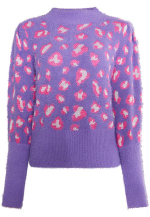Lilla fuzzy sweater med et plettet leopardmønster i pink og hvid. Rund halsudskæring og lange ærmer. Blød tekstur.