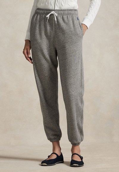 Grijze joggingbroek gemaakt van een zachte katoenmix, met een elastische tailleband met trekkoord, omgeslagen enkels en zijzakken.