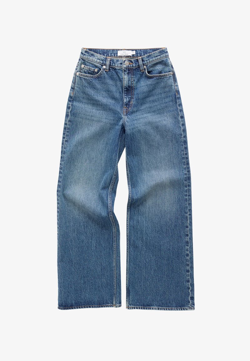 Vaqueros de mezclilla azul de pierna recta con cintura alta, cierre frontal de botón y cremallera, y diseño de cinco bolsillos sobre fondo blanco.