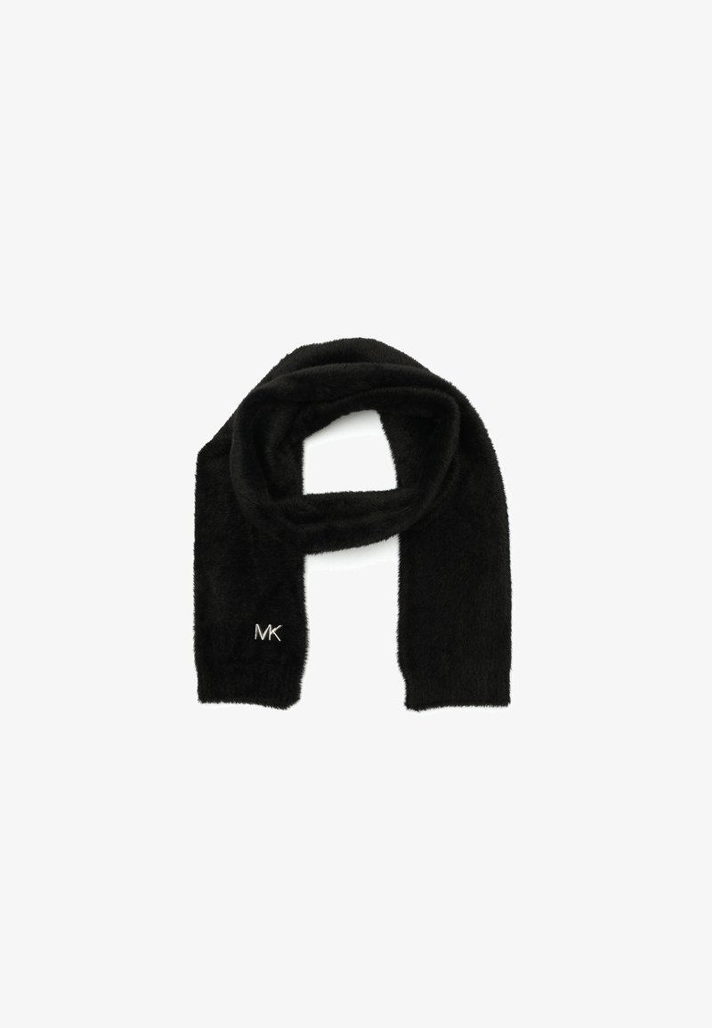 Écharpe noire en matériau doux et pelucheux. Présente un logo "MK" brodé à une extrémité. Forme rectangulaire avec des bords arrondis.