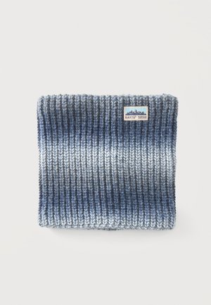 Opgevouwen geribde gebreide nekwarmer in blauw- en grijstinten met een klein rechthoekig patch-label met een berglogo en de tekst Barts.