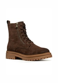 Stivaletti in suede marrone con lacci frontali e zip laterale. Suola in gomma con battistrada testurizzato. Design robusto e durevole.