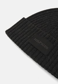 Tommy Hilfiger MONOTYPE PATCH BEANIE UNISEX - Σκούφος - black