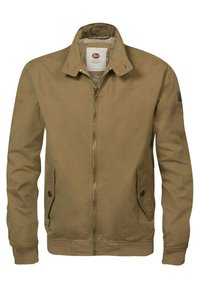Chaqueta bomber marrón claro hecha de tela suave, con cierre de cremallera, cuello alzado y dos bolsillos laterales con detalles de botón.
