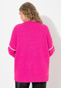 Ulla Popken CONTRAST SEAM LONG SLEEVE TURTLENECK - Neule - red pink