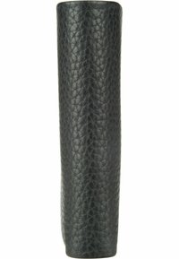 Zwarte leren portemonnee met een gestructureerde afwerking, in een slank, rechthoekig formaat met ronde hoeken. Minimalistisch ontwerp, geen zichtbare hardware.