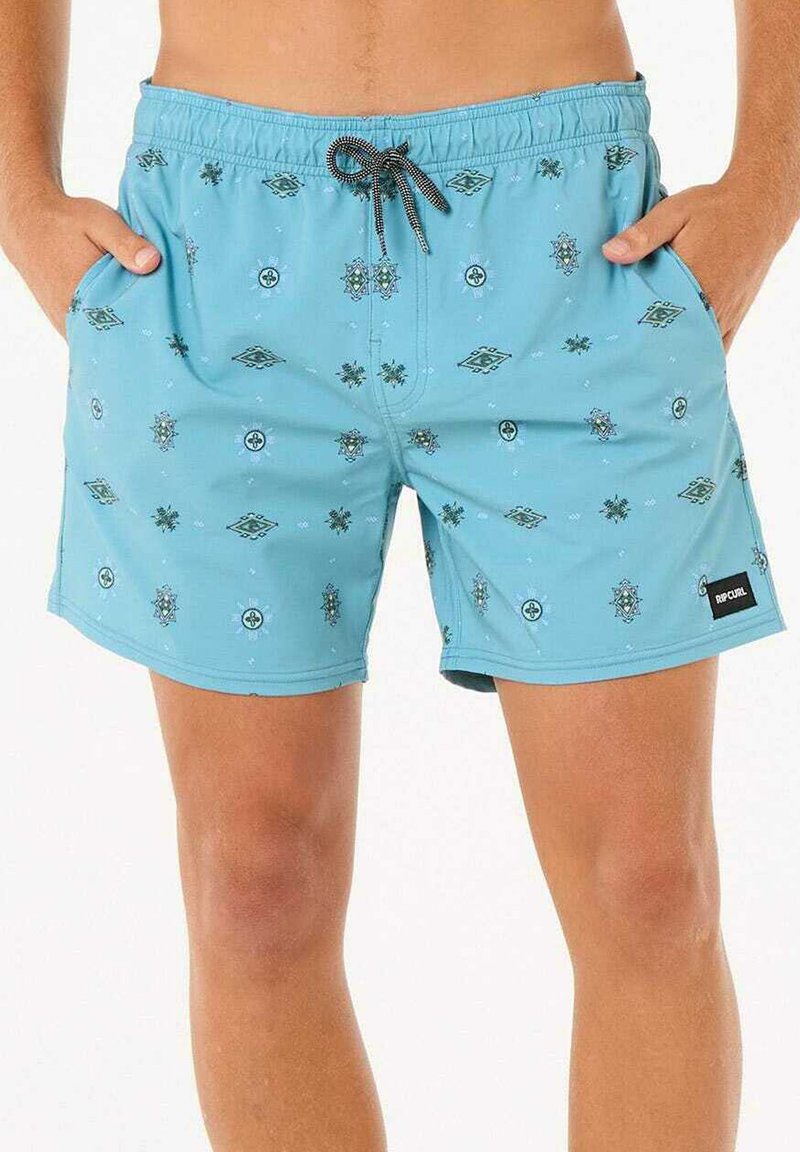 Shorts de bain bleus avec taille à cordon, poches latérales et motifs géométriques colorés sur l'ensemble. Fabriqués en matière légère et à séchage rapide.