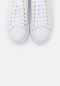 Lauren Ralph Lauren ANGELINE II METALLIC SNEAKER - Sapatilhas - white/gold