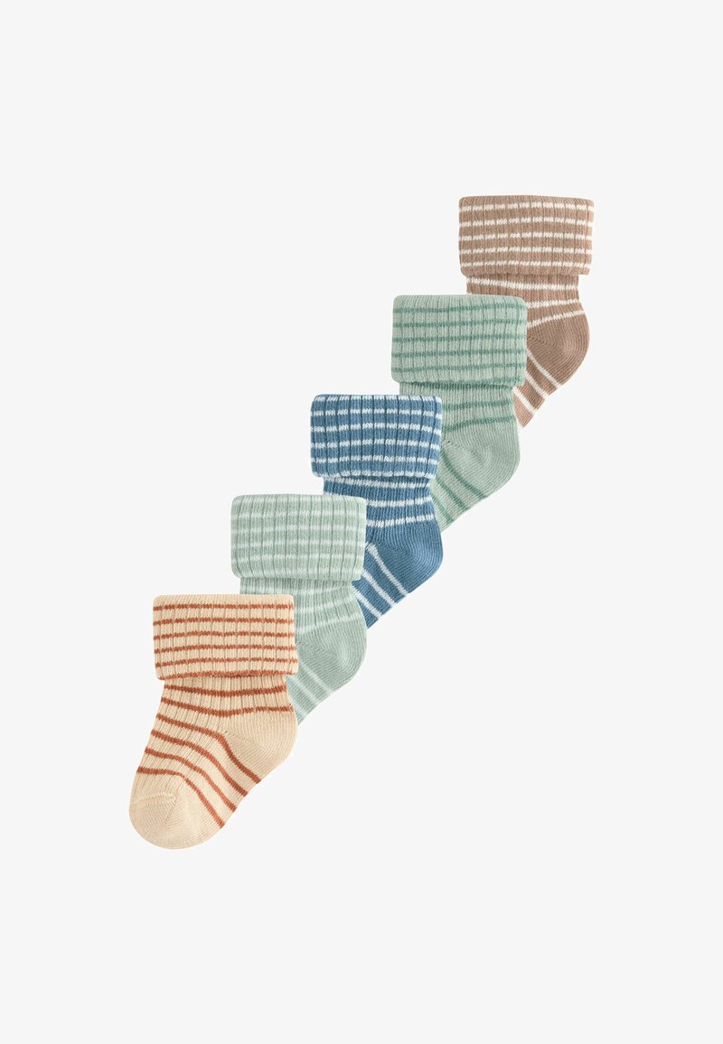 Pięć par złożonych w paski skarpetek dla niemowląt w kolorach beżowym, jasnooliwkowym, niebieskim, miętowym i brązowym, ułożonych diagonalnie na białym tle.