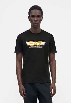 EA7 Emporio Armani, T-SHIRT - TRAIN VISIBILITY M TEE SPECIAL LOGO - Тениска с щампа - black beauty