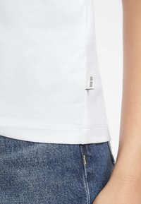 Guess Jeans - T-shirt z nadrukiem