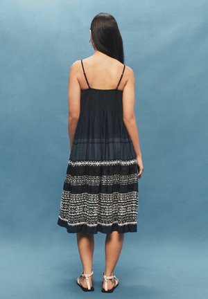 EMBROIDERED TIERED SUMMER - REGULAR FIT - Hverdagskjole - navy