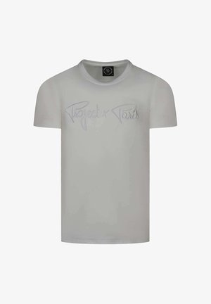 Camiseta de algodón blanca con cuello redondo y mangas cortas. Presenta el texto bordado "Project x Paris" en el pecho.