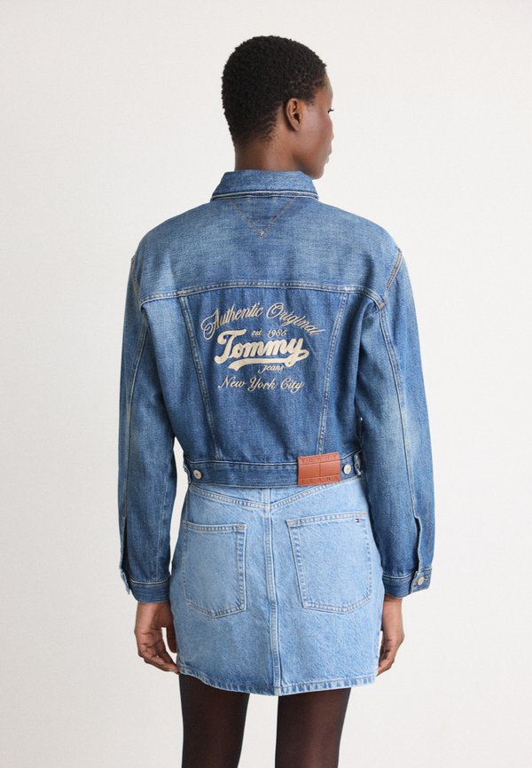 PLEATED TRUCKER JACKET  - Denim jacket - denim medium