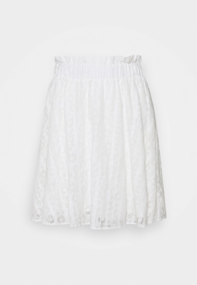 Jupe patineuse blanche en tissu léger et texturé avec une taille élastique et un motif en relief subtil sur l'ensemble.