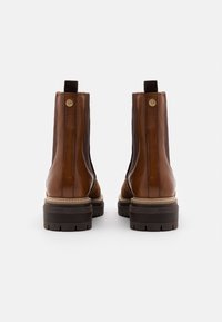 Copenhagen Shoes Botines con plataforma - cognac