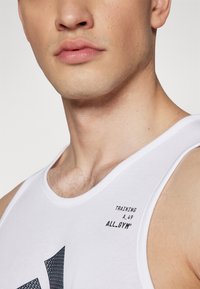 adidas Performance ALL GYM CATEGORY GRAPHIC - Topper - white