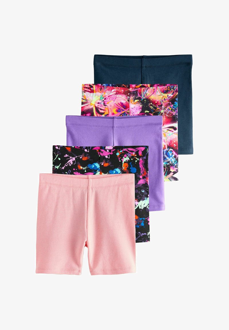 Quatre paires de shorts ajustés empilés, comprenant un modèle uni rose, un noir avec des éclaboussures de couleurs, un uni violet et un imprimé abstrait multicolore vibrant.