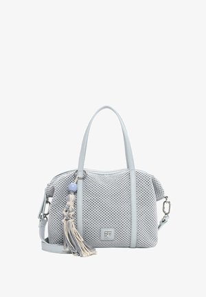 Gaiši pelēka ar tekstūru somiņa ar divām rokturu siksnām, noņemamu plecu siksnu, dekoratīvu bumbuli un mazām "SF" logo priekšpusē.