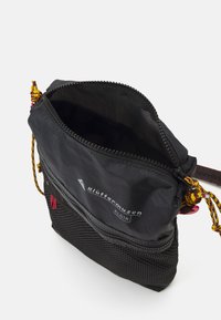 Klättermusen MULTISLOTS BAG UNISEX - Taška cez plece - raven