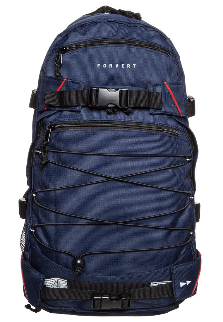 Mochila de color azul marino con múltiples bolsillos con cremallera y un sistema de cordón elástico en la parte frontal. Presenta tirantes negros, acentos rojos y herrajes de plástico.