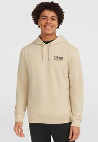Beige hoodie met een trekkoord, ribgebreide manchetten en zoom, met zwart O'Neill-logo op de borst. Gladde stoftextuur.