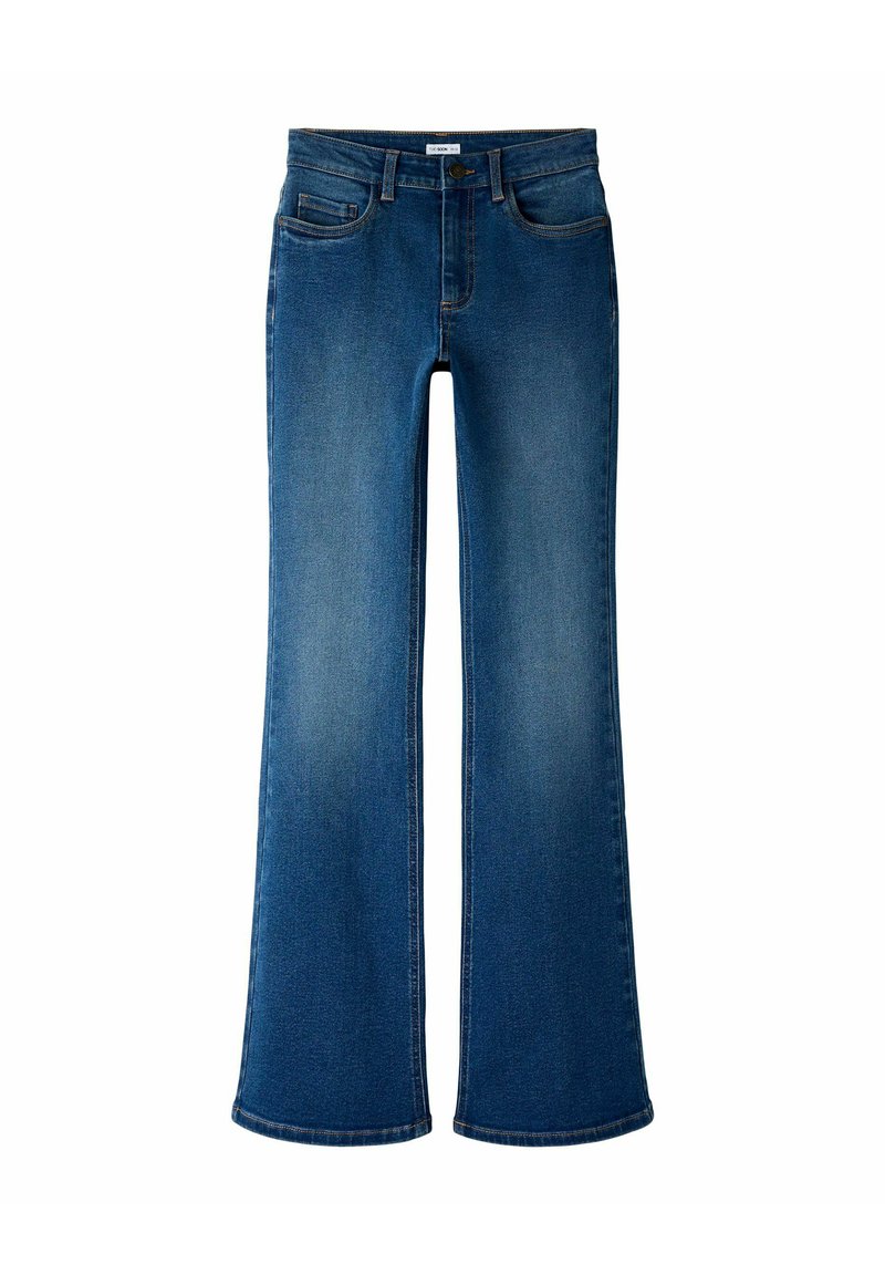 Jeans in denim a gamba svasata in una tonalità blu media. Presentano cinque tasche, una chiusura con bottone e cuciture a contrasto. Texture morbida e vestibilità classica.