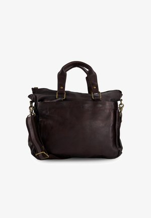 Dunkelbraune Lederaktentasche mit doppelten Griffen, vorderer Reißverschlusstasche und verstellbarem, abnehmbarem Schulterriemen auf weißem Hintergrund.