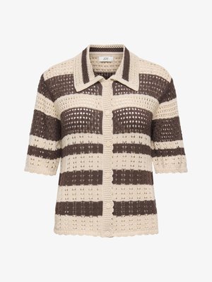 Cardigan en crochet à manches courtes, boutonné, avec des rayures horizontales marron et crème et un col pointu.