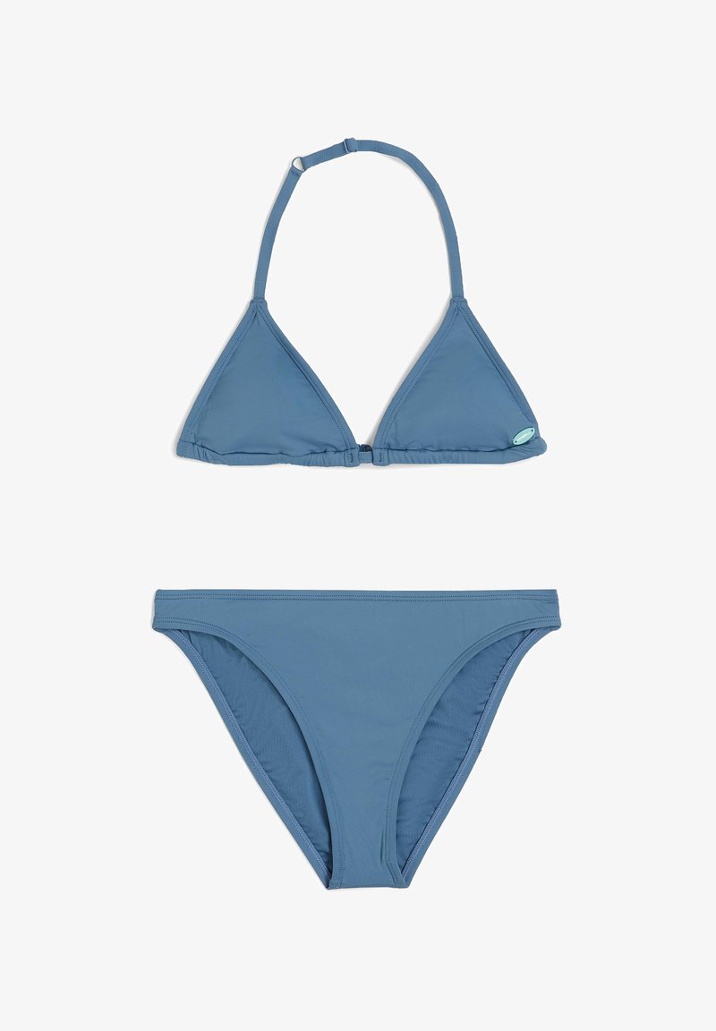 Sinine bikiin komplekt, mis sisaldab kolmnurkse rinnahoidja, millel on reguleeritavad rihmad ja klamber, koos sobivate madala vöökoha püksikatega.