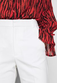 InWear Kalhoty - white