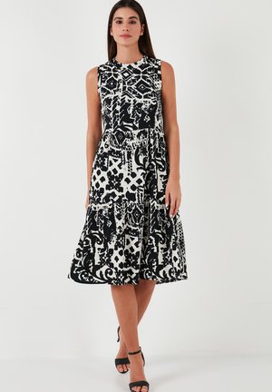 REGULAR FIT - Vapaa-ajan mekko - black