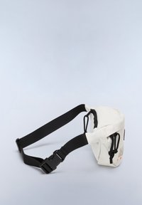 Borsa a vita bianca di tessuto con forma arrotondata, cinturino regolabile nero e fibbia laterale. Presenta dettagli in accentuazione nera e stampa del logo.