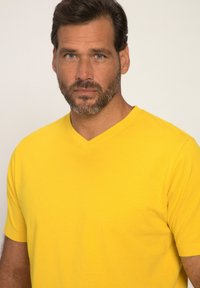 JP1880 GROSSE GRÖSSEN REINE V-AUSSCHNITT - T-shirt basic - yellow