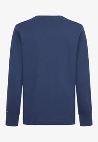 Langarmshirt in marineblau katoen. Gladde textuur, ronde halslijn en aansluitende mouwen met manchetten. Eenvoudig, effen kleurontwerp.