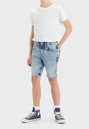 510 - Shorts vaqueros - on the fence w/o destruction