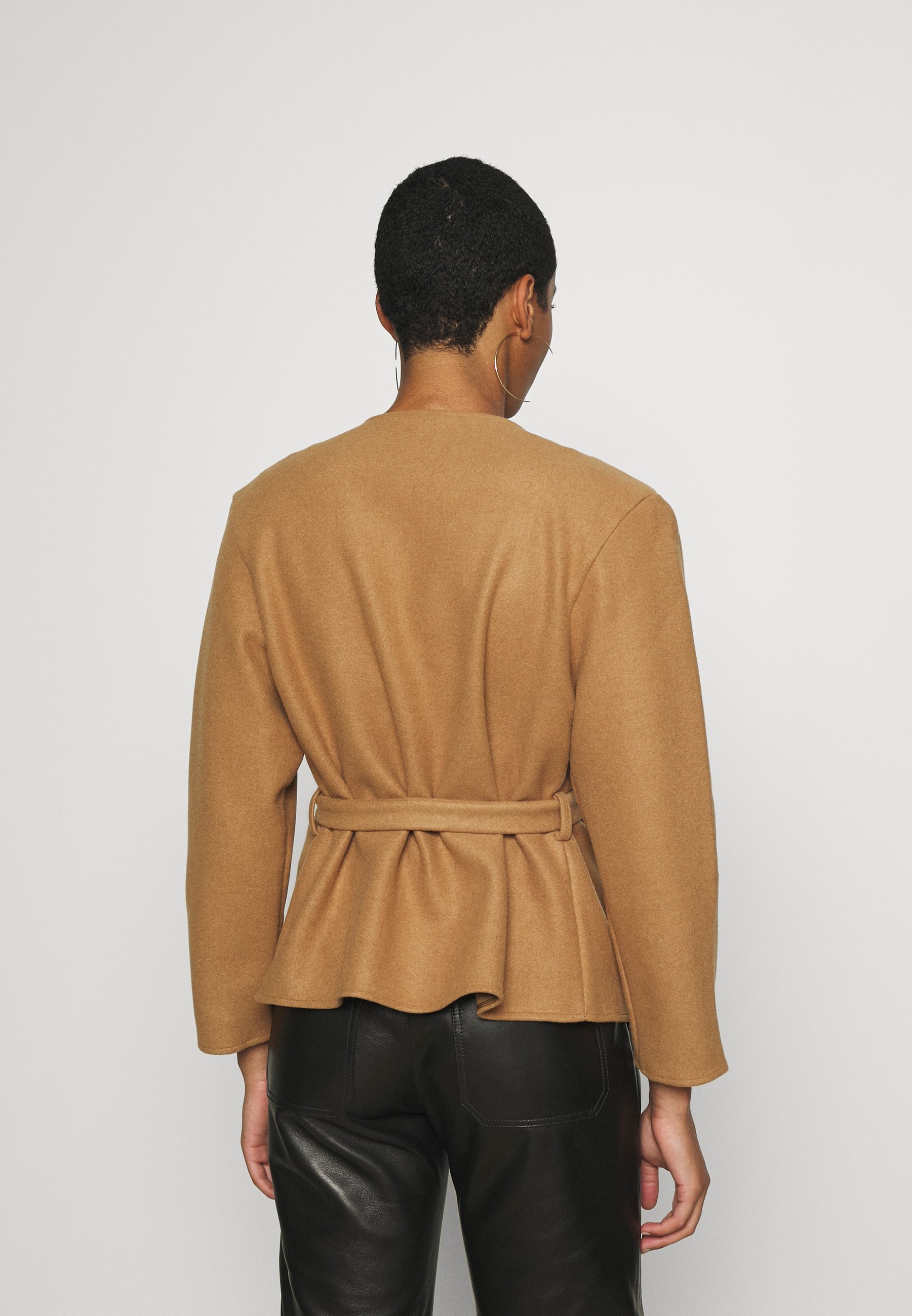 Damen ONLTRILLION SHORT BELT JACKET - Blazer Damen ONLTRILLION SHORT BELT JACKET - Blazer