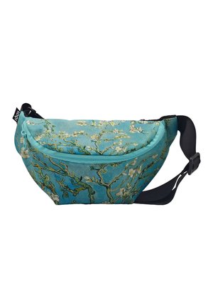 Banane bleu clair avec une sangle noire ajustable, ornée d’un motif de branche de fleur d’amandier blanche et une poche zippée à l’avant.