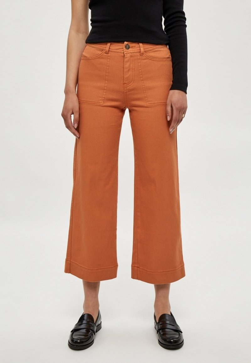 Desires DEFLORENCE PANTS - Bootcut-farkut - caramel brown