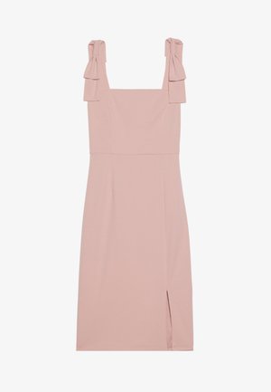 Ροζ φόρεμα με τετράγωνη λαιμόκοψη, χωρίς μανίκια και φιόγκους στους ώμους. Διαθέτει σχισμή στο πλάι και λεία υφή υφάσματος.