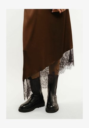 Liberté Essentiel, LOLA ASYMTERIC DRESS - Robe longue - choco brown