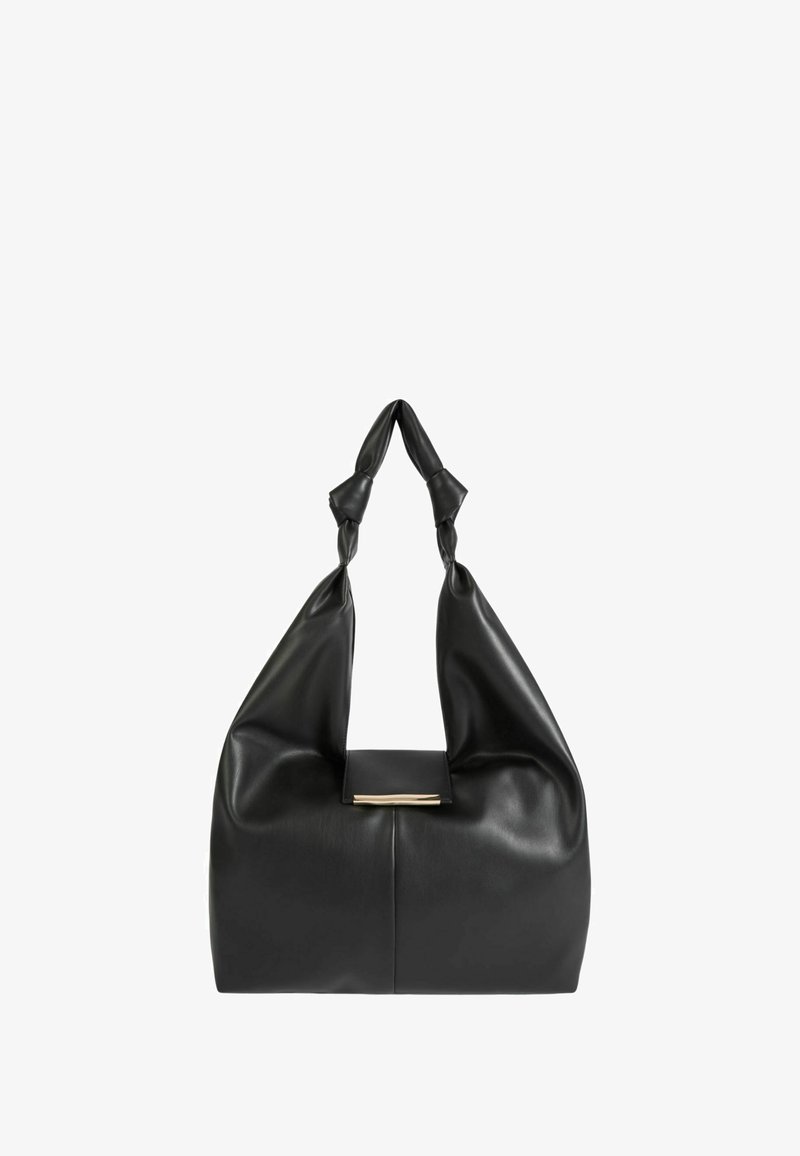 Borsa in pelle nera con una forma morbida e strutturata. Presenta un manico annodato e un dettaglio in metallo dorato nella parte anteriore.