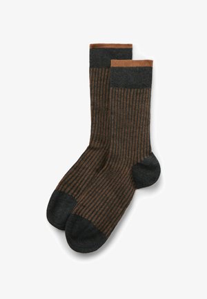 Calzini a righe con colori grigio scuro e marrone, dotati di coste verticali, un tallone solidale grigio scuro e un polsino marrone a contrasto.