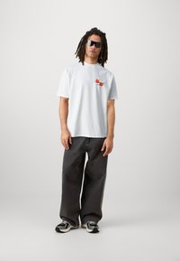 Don't Waste Culture ELISE UNISEX - Potiskana majica - off white